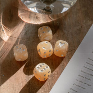 Sp 009 Wuerfelset Gold Photocredits Ericanders 6 B124ba03 D8af 4d59 81d7 78dda3795608 832x832